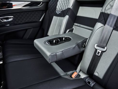 Used 2025 Bentley Bentayga AWD/4WD image 51