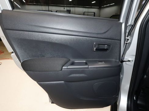 Used 2025 Mitsubishi Outlander Sport ES image 19