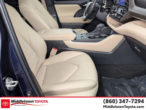 Used 2023 Toyota Highlander XLE image 37