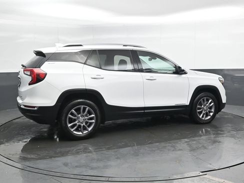 Used 2023 GMC Terrain SLT image 4