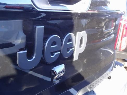 Used 2024 Jeep Gladiator Sport image 7