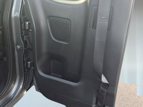 Used 2024 Nissan Frontier SV image 22