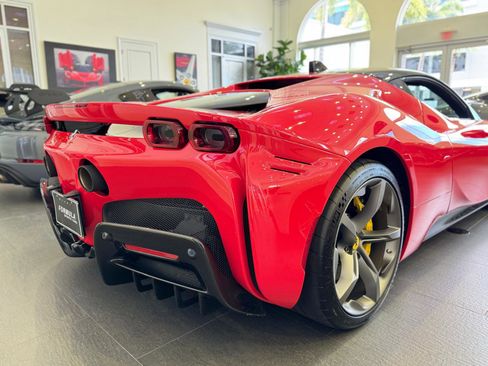 Used 2022 Ferrari SF90 Stradale image 18