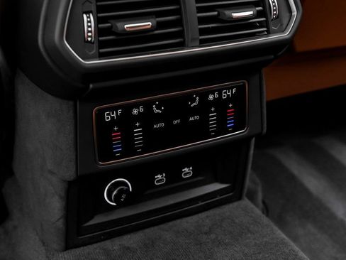 Used 2025 Lamborghini Urus SE image 42