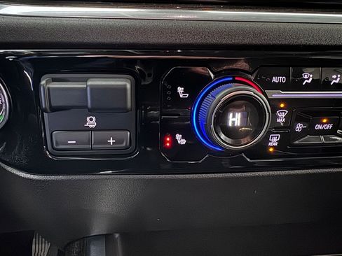 Certified 2025 Chevrolet Silverado 1500 RST AWD/4WD image 26
