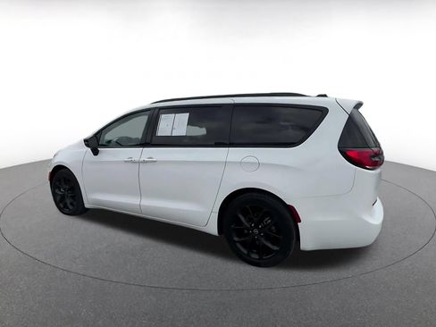 Used 2025 Chrysler Pacifica Limited FWD image 10