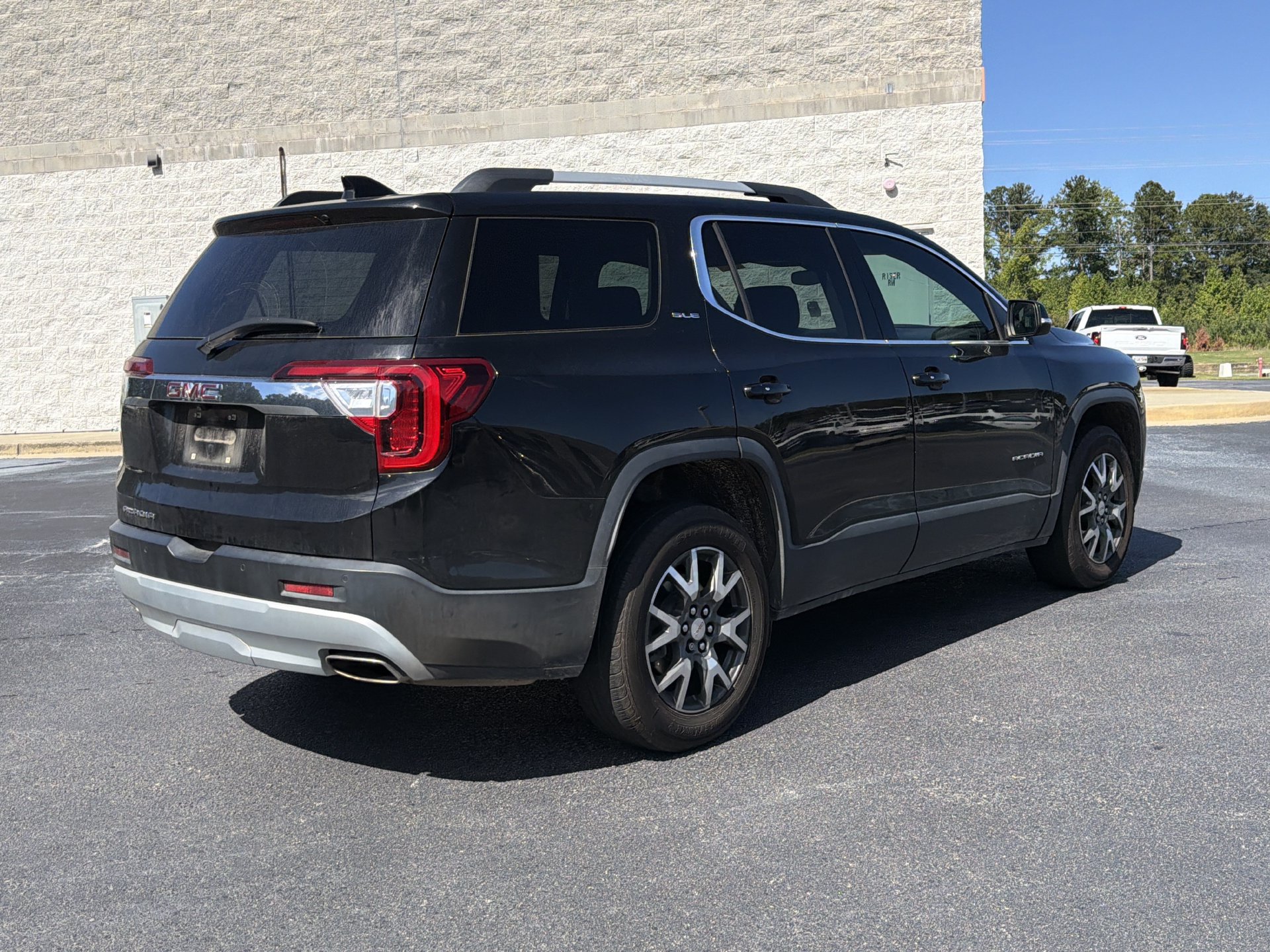 Used 2023 GMC Acadia SLE w/ Driver Convenience Package FWD image 18
