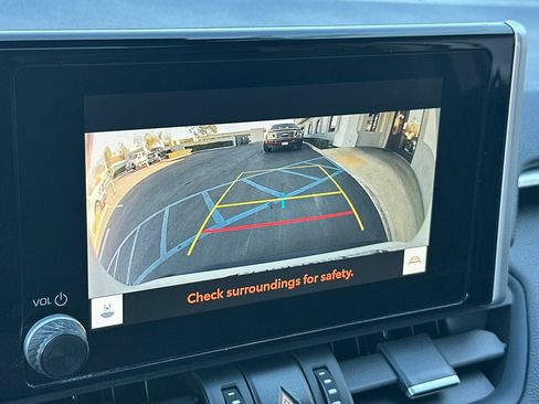 Used 2023 Toyota RAV4 XLE Premium image 19