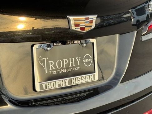 Used 2021 Cadillac XT4 Luxury w/ Cold Weather Package image 9