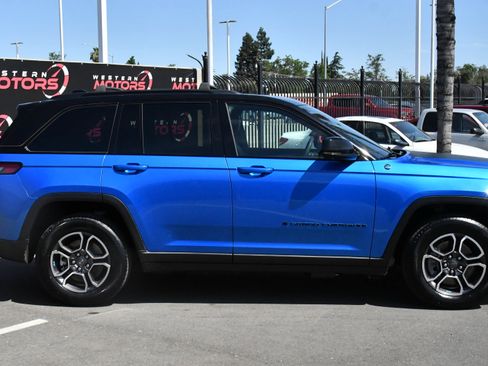 Used 2023 Jeep Grand Cherokee Trailhawk w/ Advanced Protech Group II AWD/4WD image 9