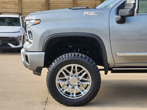 Used 2024 Chevrolet Silverado 2500 High Country w/ Technology Package AWD/4WD image 16