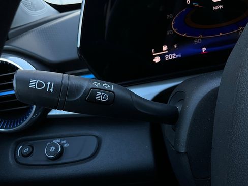 Used 2025 Chevrolet Trax LT image 34