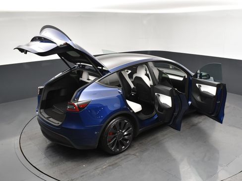 Used 2022 Tesla Model Y Performance AWD/4WD image 27
