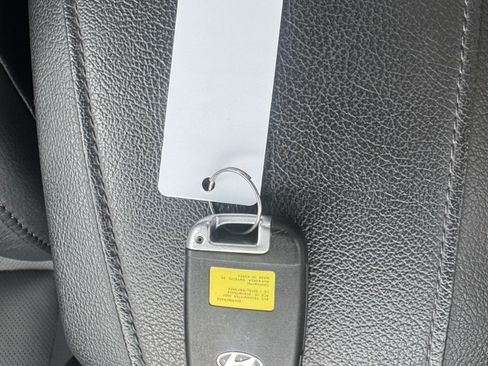Used 2010 Hyundai Genesis 3.8 RWD image 27