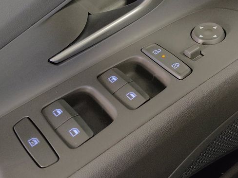 Used 2024 Hyundai Elantra SE image 27