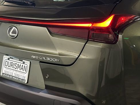 Certified 2025 Lexus UX 300h AWD w/ Accessory Package (Z1) image 9