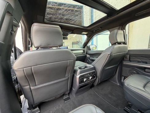 Used 2024 Ford Expedition Platinum RWD image 19