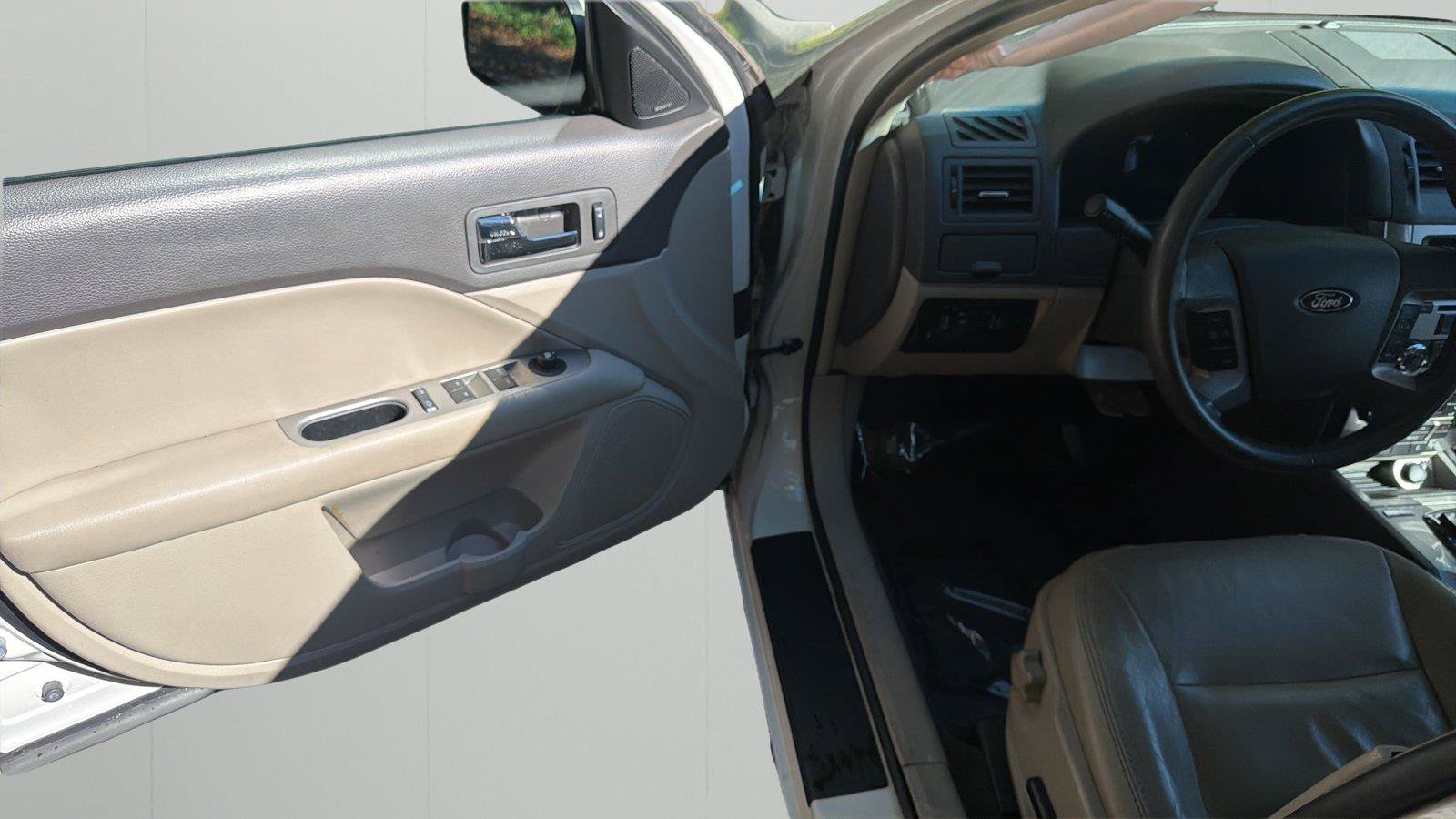 Used 2010 Ford Fusion SEL FWD image 23