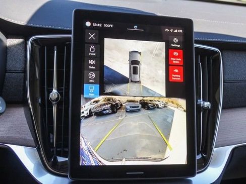 New 2025 Volvo XC90 B5 Plus w/ Protection Package Premier image 25