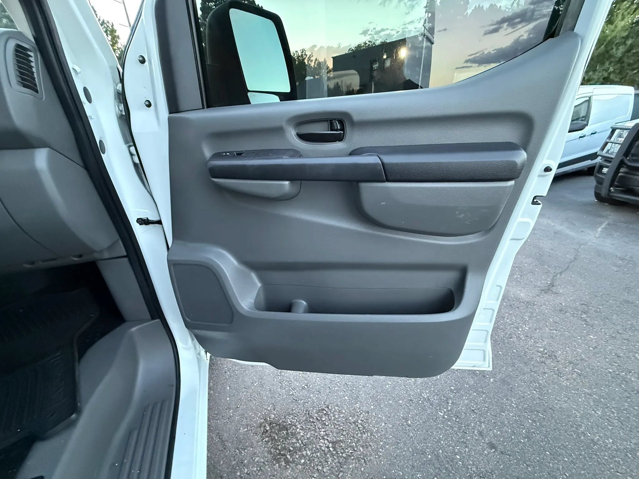 Used 2012 Nissan NV 2500 SV w/ Side Curtain Airbag Pkg RWD image 22