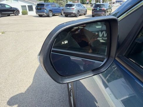 Used 2025 Chevrolet Traverse LT w/ Driver Confidence Package FWD image 12