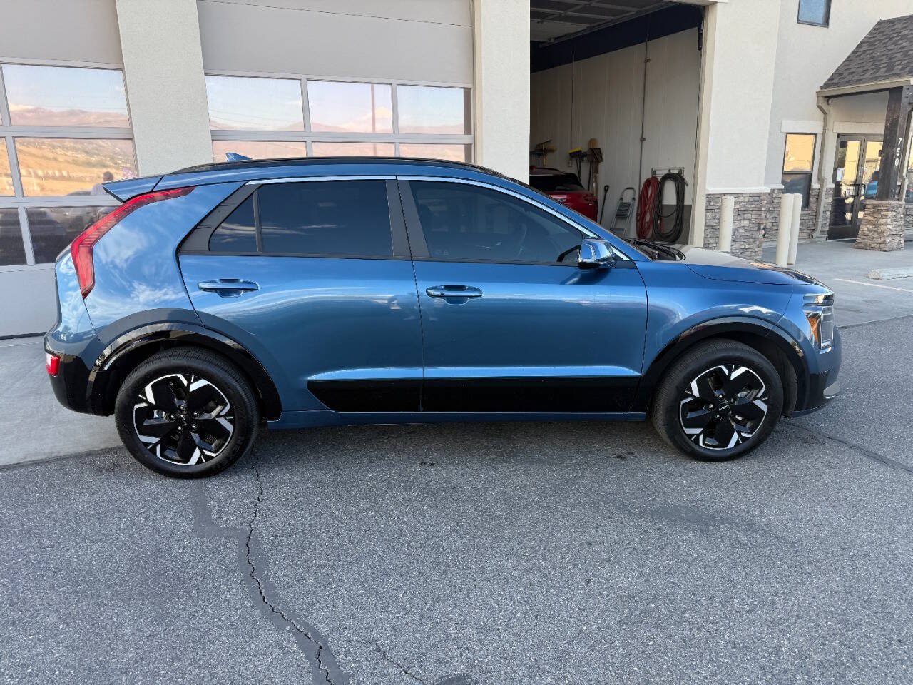 Used 2024 Kia Niro Wind w/ Wind Preserve Package FWD image 8