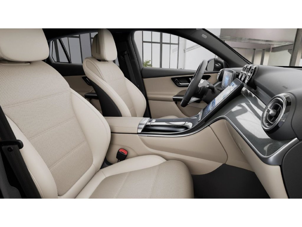 Used 2025 Mercedes-Benz GLC 300 4MATIC image 4