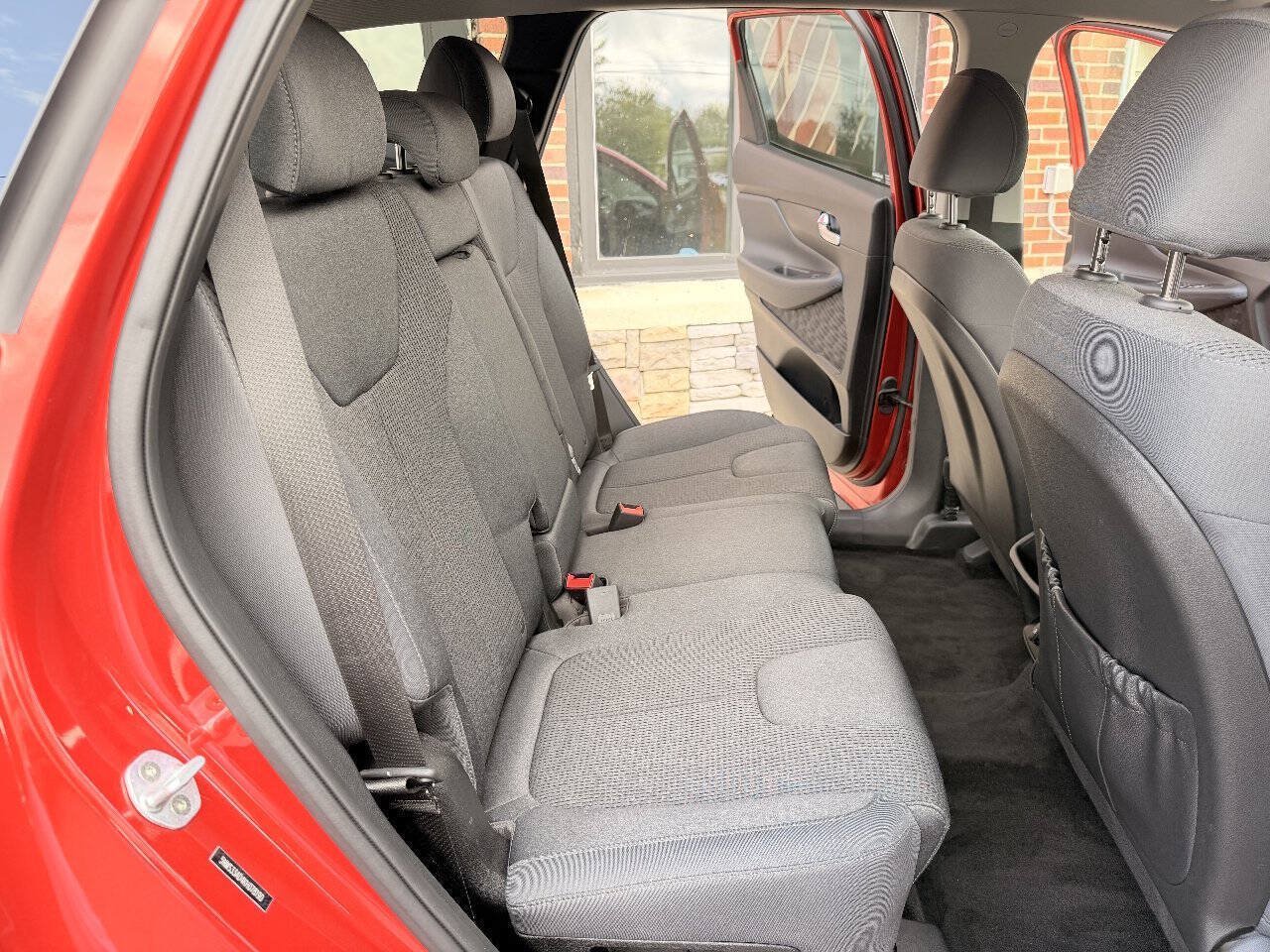 Used 2019 Hyundai Santa Fe SEL FWD image 15