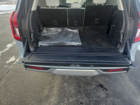 Used 2025 Ford Expedition Platinum image 18