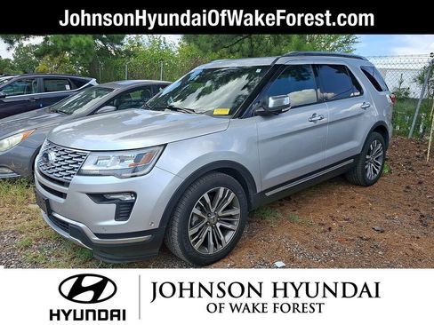 Used 2018 Ford Explorer Platinum AWD/4WD image 3
