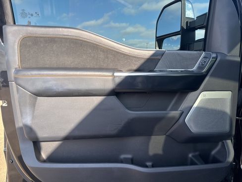 Used 2024 Ford F250 Platinum image 23