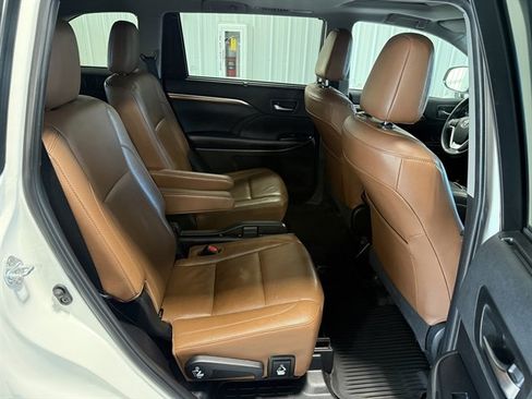 Used 2019 Toyota Highlander Limited image 25