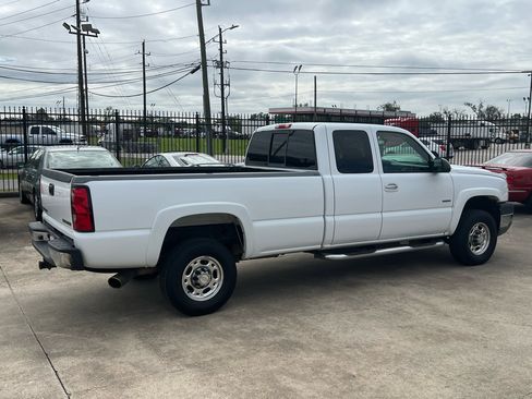 Used 2005 Chevrolet Silverado 2500 LS w/ Heavy-Duty Power Package image 36