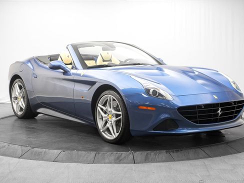 Used 2016 Ferrari California T RWD image 17