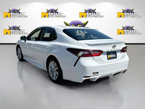 Used 2024 Toyota Camry SE FWD image 7