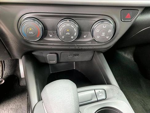 Used 2024 Chevrolet Trax RS FWD image 24