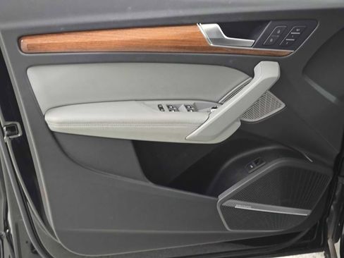 Used 2023 Audi Q5 2.0T Premium Plus w/ Premium Plus Package AWD/4WD image 9