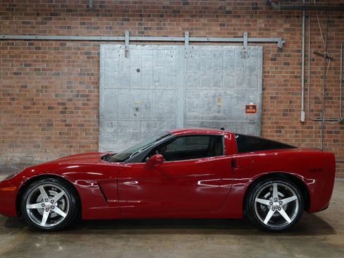 Used 2005 Chevrolet Corvette Coupe w/ Preferred Equipment Group RWD image 1