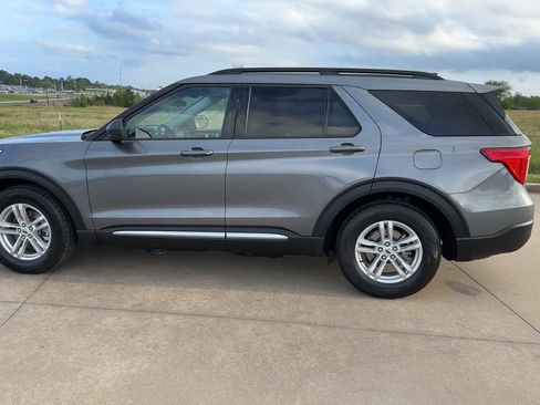 Used 2024 Ford Explorer XLT w/ Equipment Group 202A RWD image 6