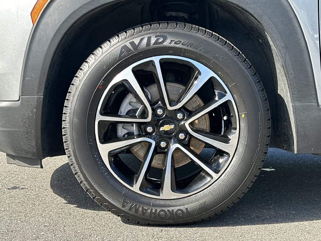 Used 2025 Chevrolet TrailBlazer LT FWD image 16
