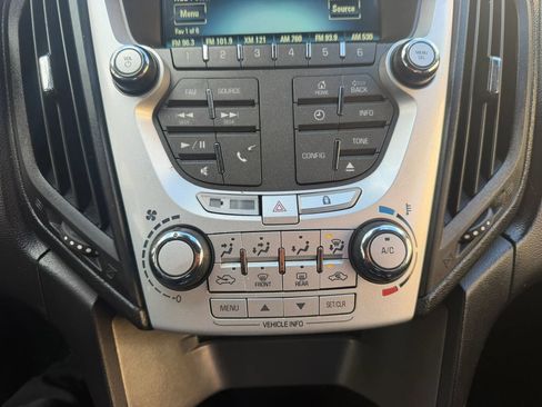 Used 2015 Chevrolet Equinox LT image 18