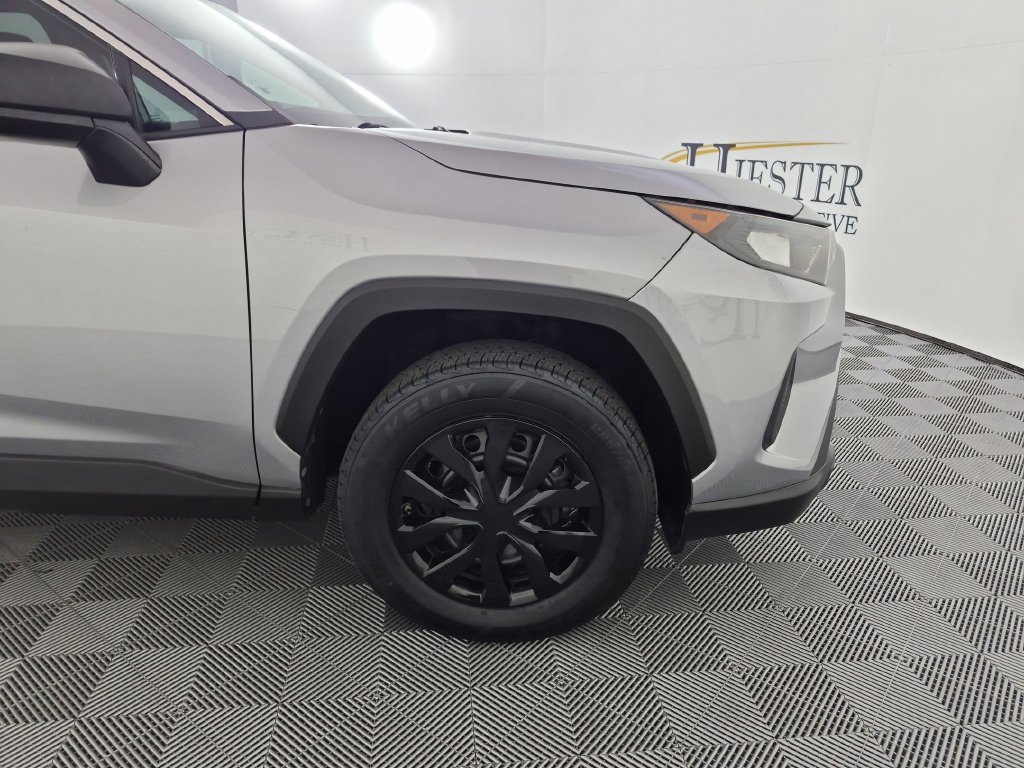 Used 2021 Toyota RAV4 LE FWD image 11