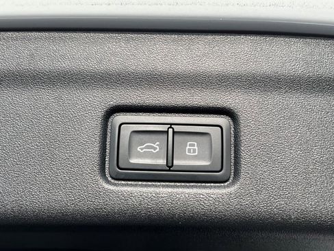 Certified 2025 Audi SQ6 e-tron Prestige w/ Black Optic Package image 18