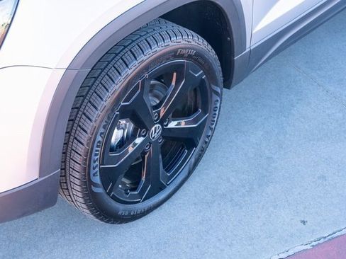 New 2026 Volkswagen Taos SEL AWD/4WD image 10