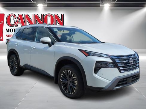 Used 2025 Nissan Rogue SL w/ Tech Package AWD/4WD image 3