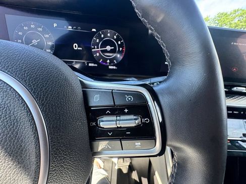 Used 2024 Kia Carnival SX Prestige FWD image 17
