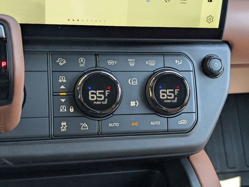 New 2026 Land Rover Defender 110 OCTA AWD/4WD image 21