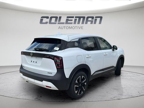 Used 2025 Nissan Kicks SV AWD/4WD image 3