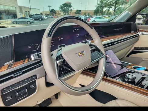 Certified 2025 Cadillac Escalade Sport Platinum w/ LPO, Floor Liner Package AWD/4WD image 15