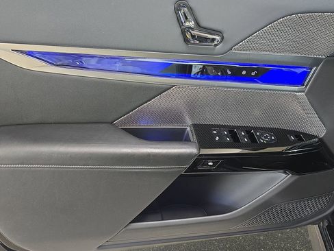 Certified 2024 BMW 760i xDrive w/ Luxury Rear Seating Package image 27